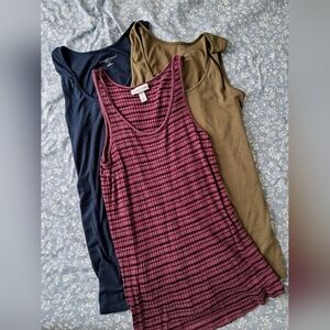 Liz Lange maternity tank top lot size medium